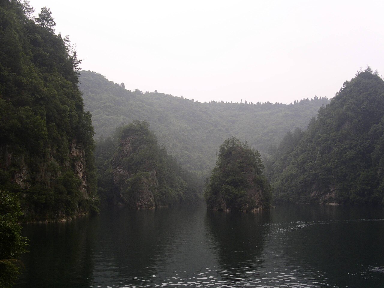 Озеро Баофэн Baofeng Lake